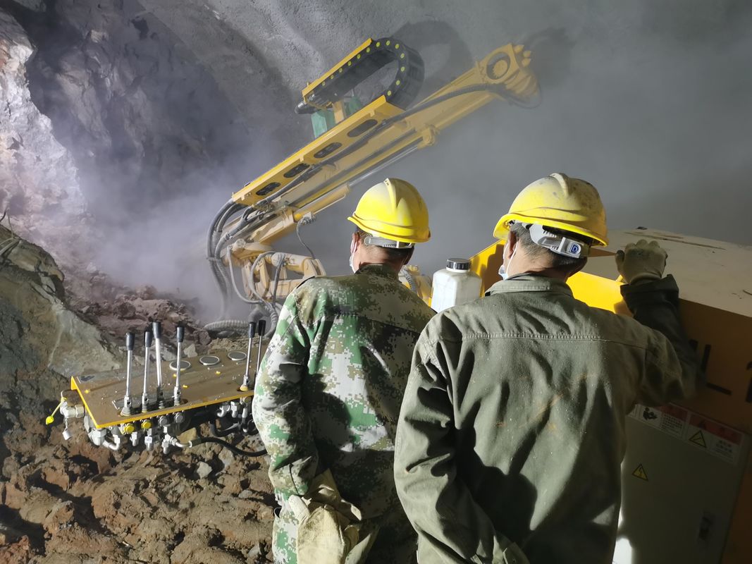 Perforación rotativa de percusión Construcción de túneles Tipo de rastreador Excavadora de roca multifuncional