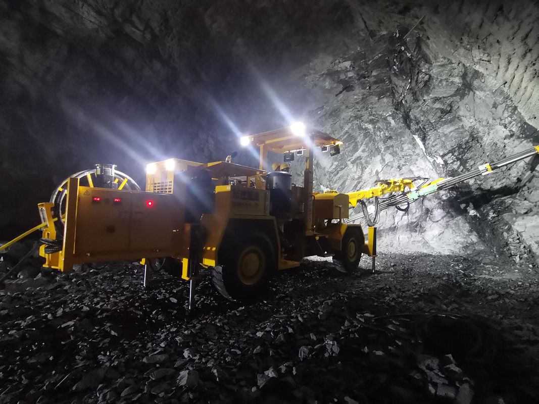 13500 kg Tornos de roca de túnel en la plataforma de perforación de cara para el desarrollo de minas subterráneas en el área de sección transversal aplicable 6645mm*6060mm